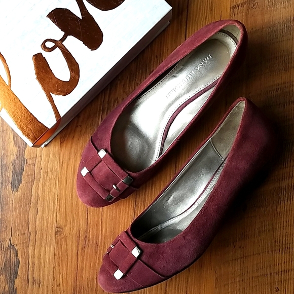 Dana Buchman Shoes - 💕 Maroon Dana Buchman Alexandria Wedges